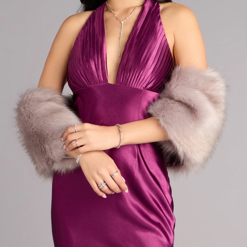 Windsor Ms.Diva Faux Fur Shawl